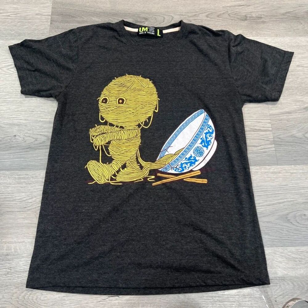 Utmost UM  Black Short Sleeve Ramen Mummy Kid T-Shirt Size Large